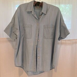 Madewell Lightweight Blue Jean Short-Sleeved Button Down - Size Medium